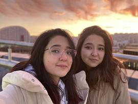 Более 10 видов творчества: чем прославились близняшки из  Таджикистана