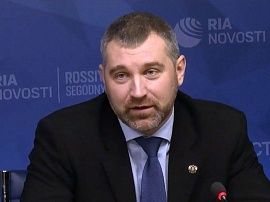 Вадим Коженов ба муҳоҷирон муроҷиат кард, ки зудтар будубоши худро дар ҳудуди Русия қонунӣ кунанд