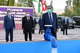 Эмомалӣ Раҳмон аз кори корхонаҳои саноатии ноҳияи Шаҳристон изҳори норозигӣ намуд