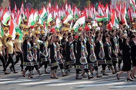 Таджикистанцы отмечают День национального единства 