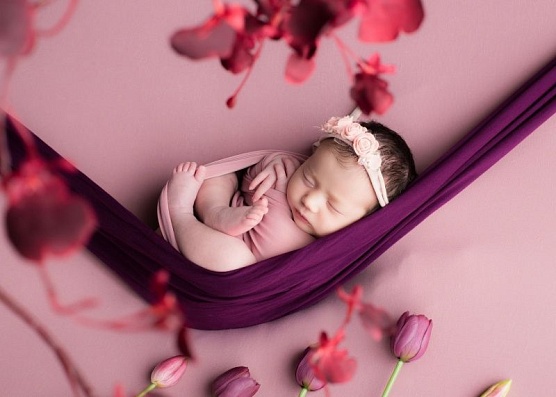«Сытый и выспавшийся малыш на фотосессии – это уже 70% успеха». Ньюборн-фотограф Шахзода Начмиддинова – о работе с новорожденными, нюансах во время фотосессий и практических советах родителям малышей 