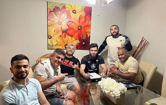 Контракт с UFC подписал таджикский боец Муин Гафуров