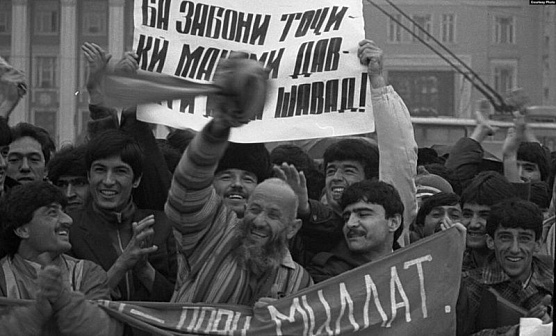 Аввалин митинг барои забон. Омилҳои мақоми давлатӣ гирифтани забони тоҷикӣ чӣ буд?