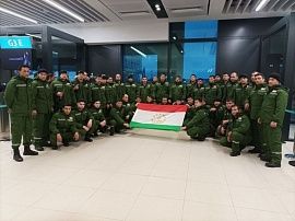 Возвращение героев. Как таджикских спасателей встретили в столичном аэропорту