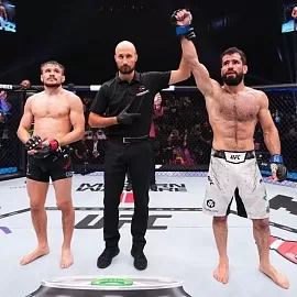 Таджикистанец Наимов победил соперника из Великобритании на турнире UFC в Абу-Даби