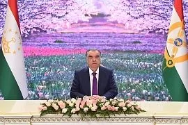 Президент Таджикистана Эмомали Рахмон поздравил женщин с Днем матери