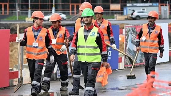 Минтруд Таджикистана напомнил гражданам о новом миграционном законе в России 