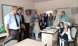 Россия передала школам Вахдатского района почти 800 книг
