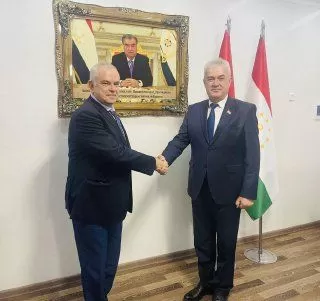 Министр образования РТ встретился с послом России в Душанбе