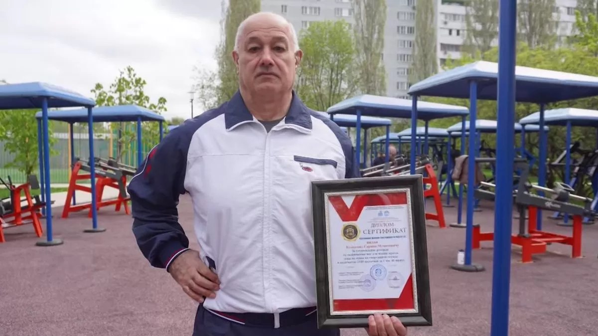 Рекорди варзишӣ баъд аз 62-солагӣ. Варзишгари солманд ҳар рӯз 1000 бор болофишорӣ мекунад Рекорди варзишӣ баъд аз 62-солагӣ. Варзишгари солманд ҳар рӯз 1000 бор болофишорӣ мекунад