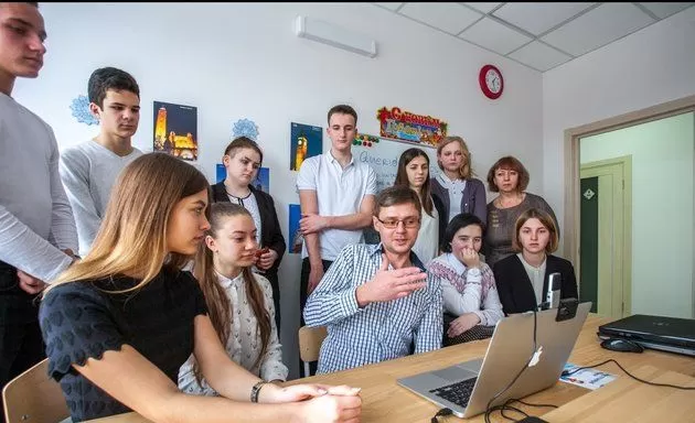 Муаллимони забони русӣ аз Тоҷикистон ба омӯзиши онлайн даъват мешаванд Муаллимони забони русӣ аз Тоҷикистон ба омӯзиши онлайн даъват мешаванд