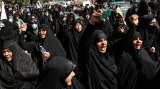 Более 300 иранцев погибли на протестах после смерти девушки, задержанной из-за хиджаба