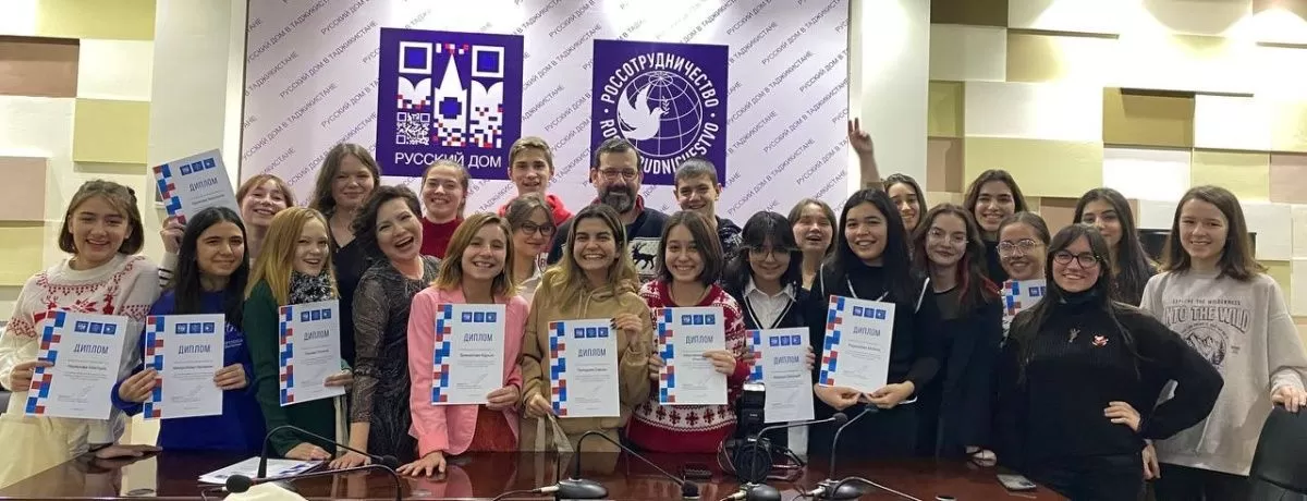 В Душанбе выпускники Школы молодого журналиста и блогера получили дипломы 