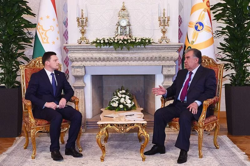 Эмомали Рахмон обсудил расширение сотрудничества Таджикистана с Евразийским банком развития