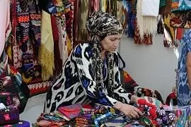 Где в Душанбе можно купить украшения из полимерной глины и шахматы ручной работы?