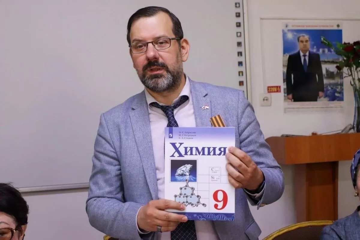 Школа Исфары получила почти 900 книг от Россотрудничества Школа Исфары получила почти 900 книг от Россотрудничества