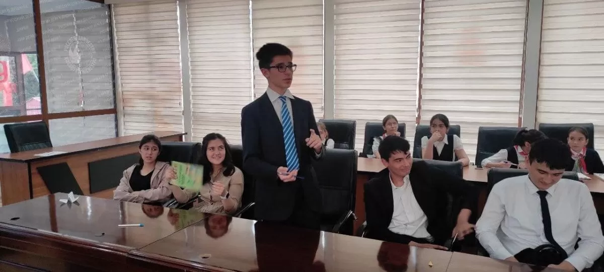 Для школьников из Душанбе прошла викторина к 300-летию Российской академии наук