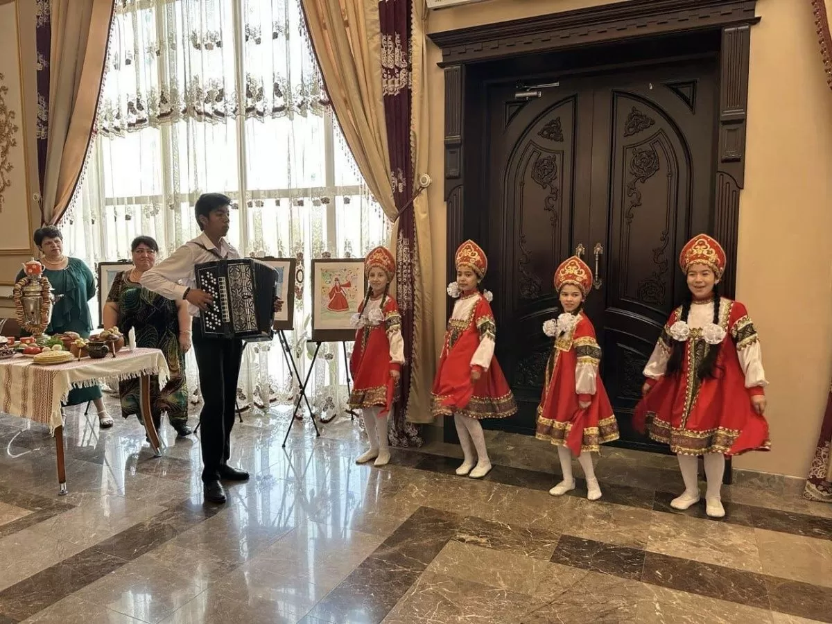 Отчетный концерт Детской школы искусств №3 в Худжанде посетил вице-консул Генерального консульства России  