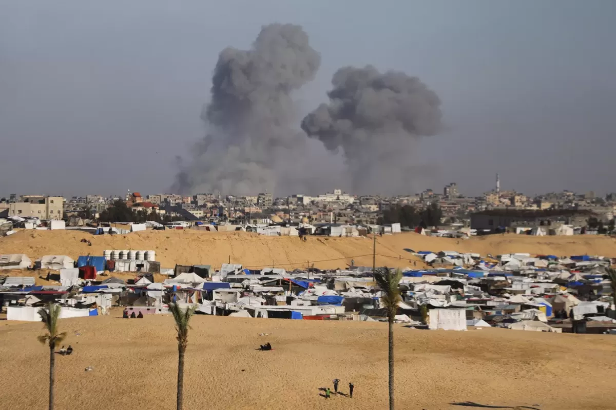 Из-за израильского удара по лагерю в Рафахе погибло по меньшей мере 45 человек и ещё 200 ранены