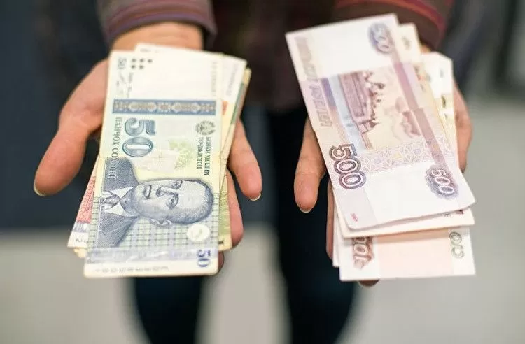 В Таджикистане снова снизился курс рубля
