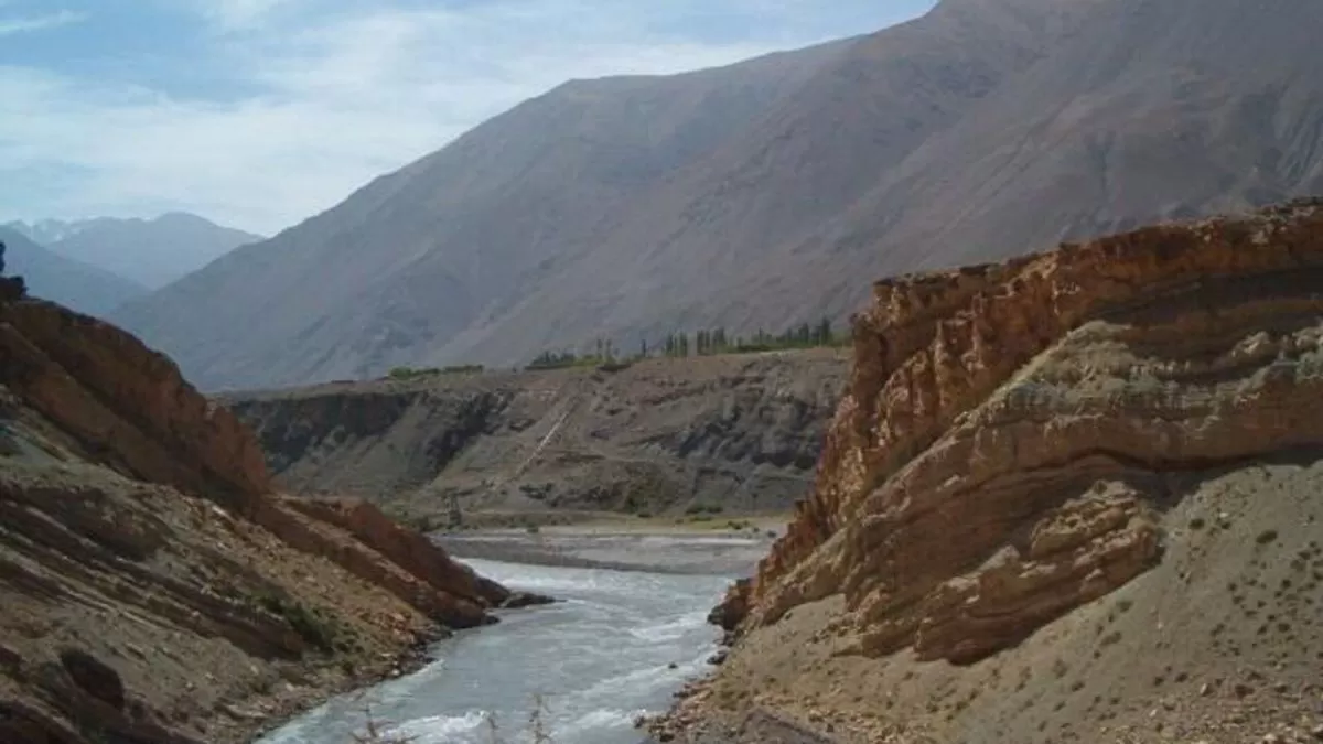 В районах Таджикистана, граничащих с Афганистаном, проверят реки на содержание холеры