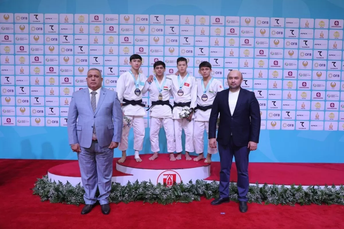 Двое дзюдоистов из Таджикистана завоевали золото на Чемпионате Азии