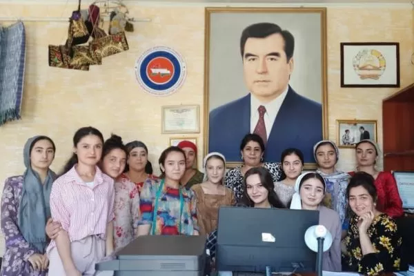Женщины-домохозяйки Таджикистана осваивают новые профессии 