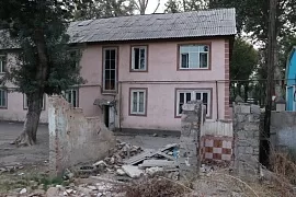 “Аз мақомот омада, огоҳ карданд бино чаппа мешавад”