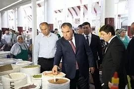 Глава Согда посетил центральный рынок «Панджшанбе» и проверил стоимость продуктов