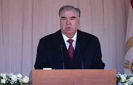 Эмомали Рахмон принял участие в военном параде в честь Дня таджикской милиции