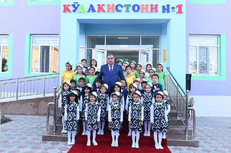 Тағйирот дар қонун: Азми ҳукумат барои ҷалби бештари кӯдакон ба таҳсили томактабӣ Тағйирот дар қонун: Азми ҳукумат барои ҷалби бештари кӯдакон ба таҳсили томактабӣ