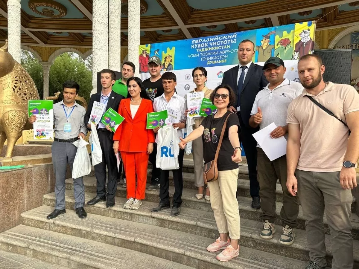 Чистые игры: в Душанбе школьники и студенты собрали 630 кг мусора