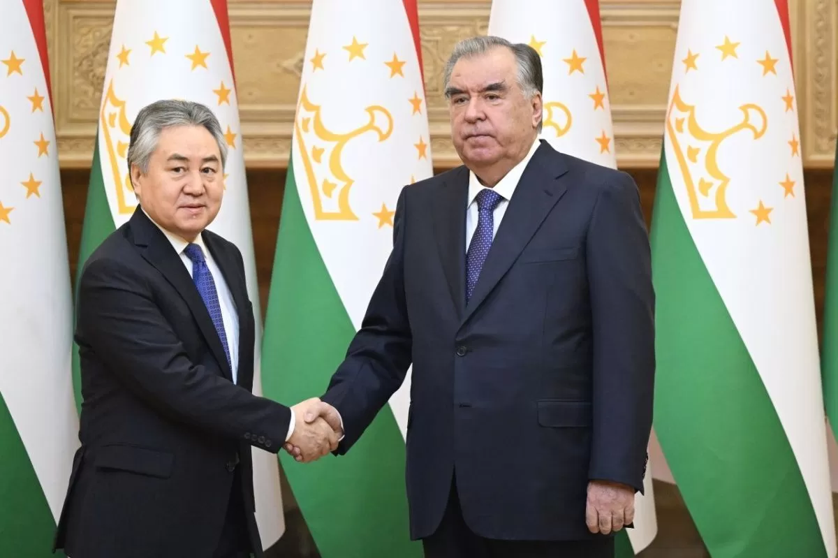 Эмомали Рахмон и Жээнбек Кулубаев обсудили вопросы таджикско-кыргызских взаимоотношений