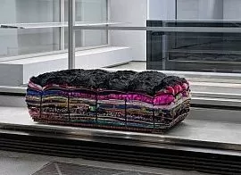  Новый диван от Balenciaga сравнили с национальной курпачей