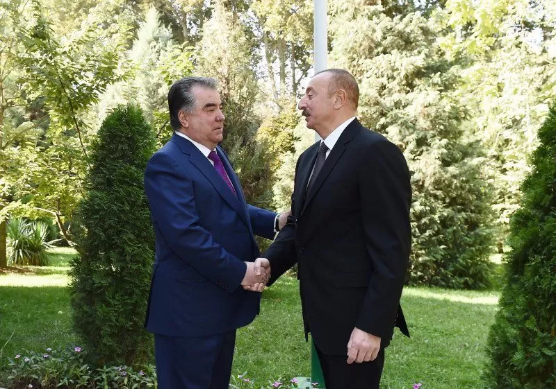 Президент Азербайджана прибыл в Душанбе