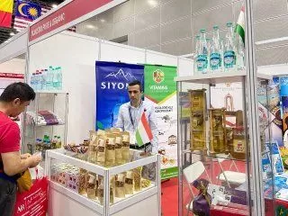  Таджикская продукция была представлена на международном бизнес-саммите в Малайзии