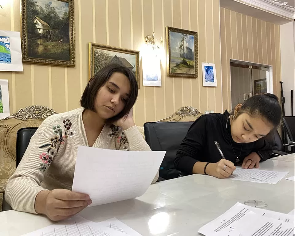 В Русском доме в Душанбе школьники отметили День русского письма