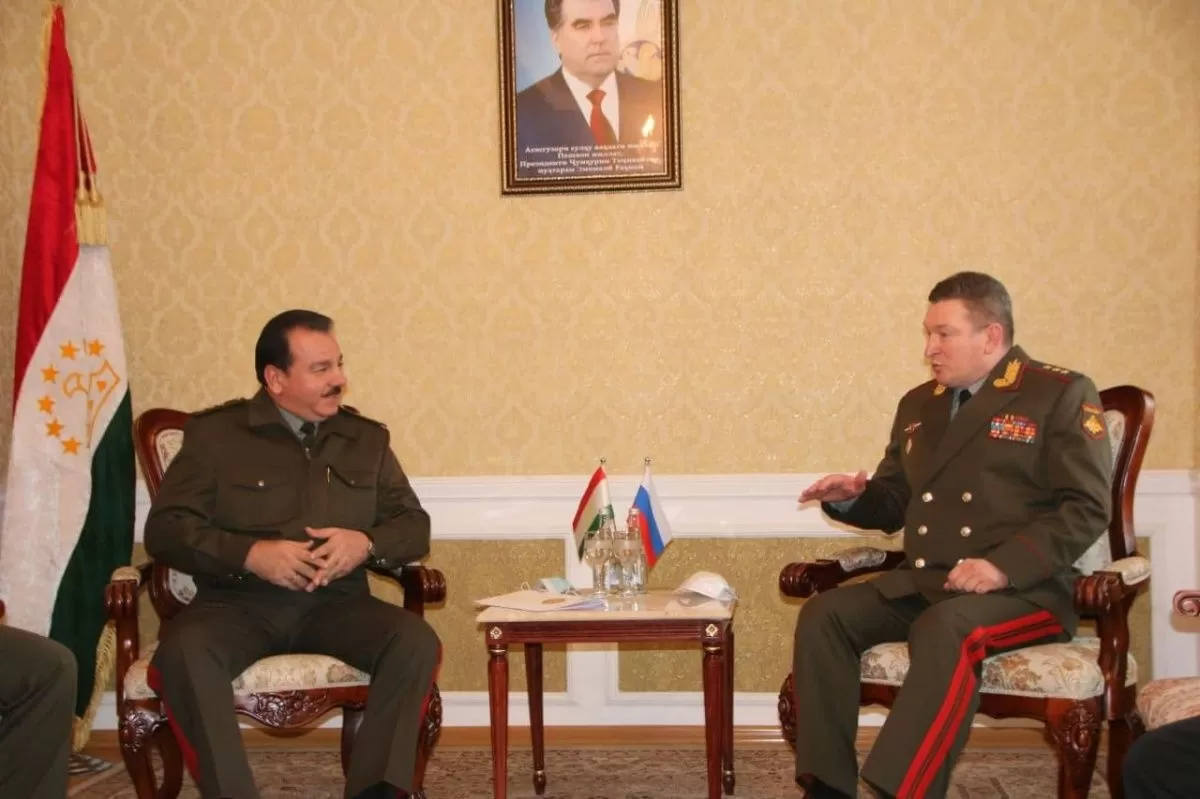 Министр обороны Таджикистана встретился с командующим Центрального военного округа России