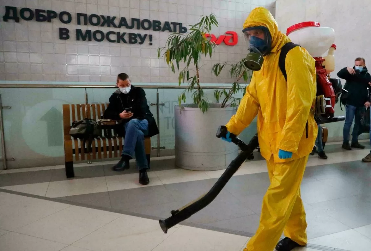 Дар Русия бинобар авҷ гирифтани коронавирус як ҳафтаи истироҳат эълон мешавад