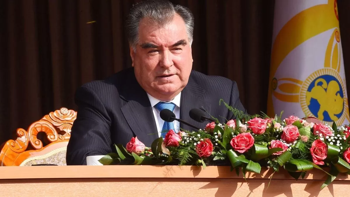 Эмомали Рахмона и народ Таджикистана поздравляют с Наврузом со всего мира