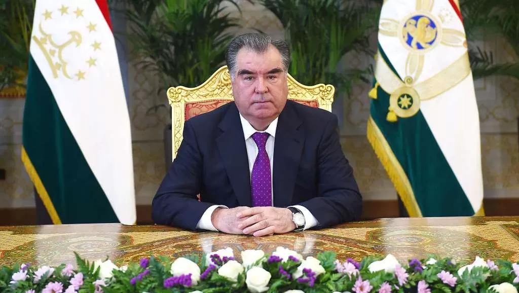 Эмомали Рахмон поздравил таджикистанцев с Ид аль-Фитром
