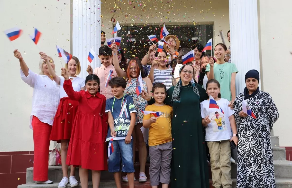 22 августа в Русских домах в Душанбе и Худжанде отметили День российского триколора.  