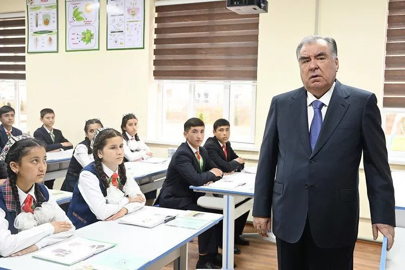 Баҳомонӣ дар Тоҷикистон стратегияи миллӣ мешавад: Ҳукумат гуфт, таҳсилдидаҳо бояд чӣ гуна бошанд Баҳомонӣ дар Тоҷикистон стратегияи миллӣ мешавад: Ҳукумат гуфт, таҳсилдидаҳо бояд чӣ гуна бошанд