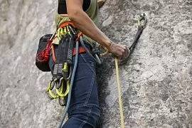 Сотрудники КЧС спасли иностранных альпинистов в горах Таджикистана