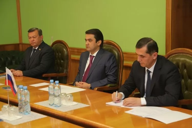 Мулоқоти Рустами Эмомалӣ бо сафири Русия дар Тоҷикистон Мулоқоти Рустами Эмомалӣ бо сафири Русия дар Тоҷикистон