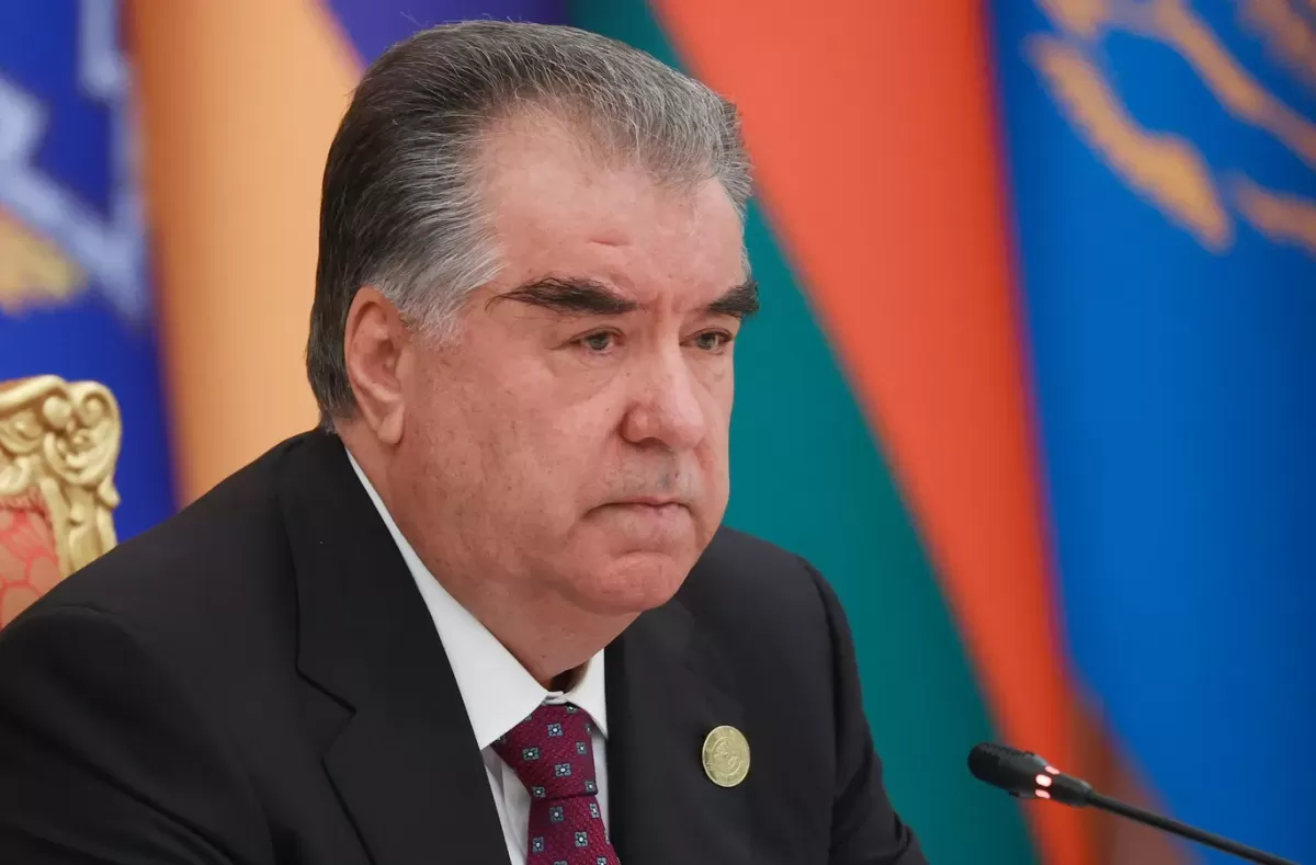 Президент Таджикистана поручил уволить 30% гаишников  