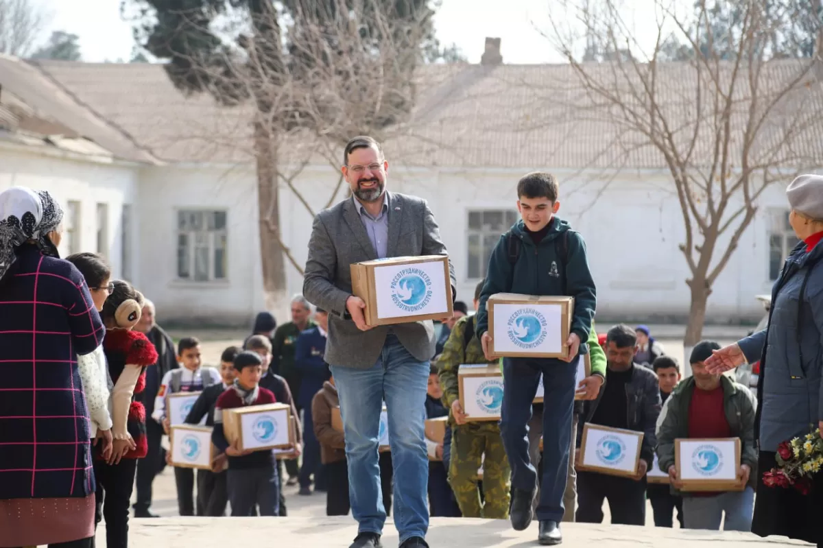 Россотрудничество передало поселковой школе в Хатлонской области более 1100 книг