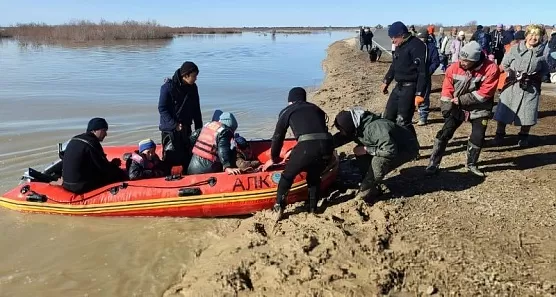Из-за паводков в Казахстане эвакуировано более 75 тысяч человек