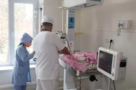 Впервые в Душанбе провели операцию по разделению сиамских близнецов