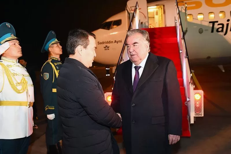 Президент Таджикистана прибыл в Казахстан с рабочим визитом 